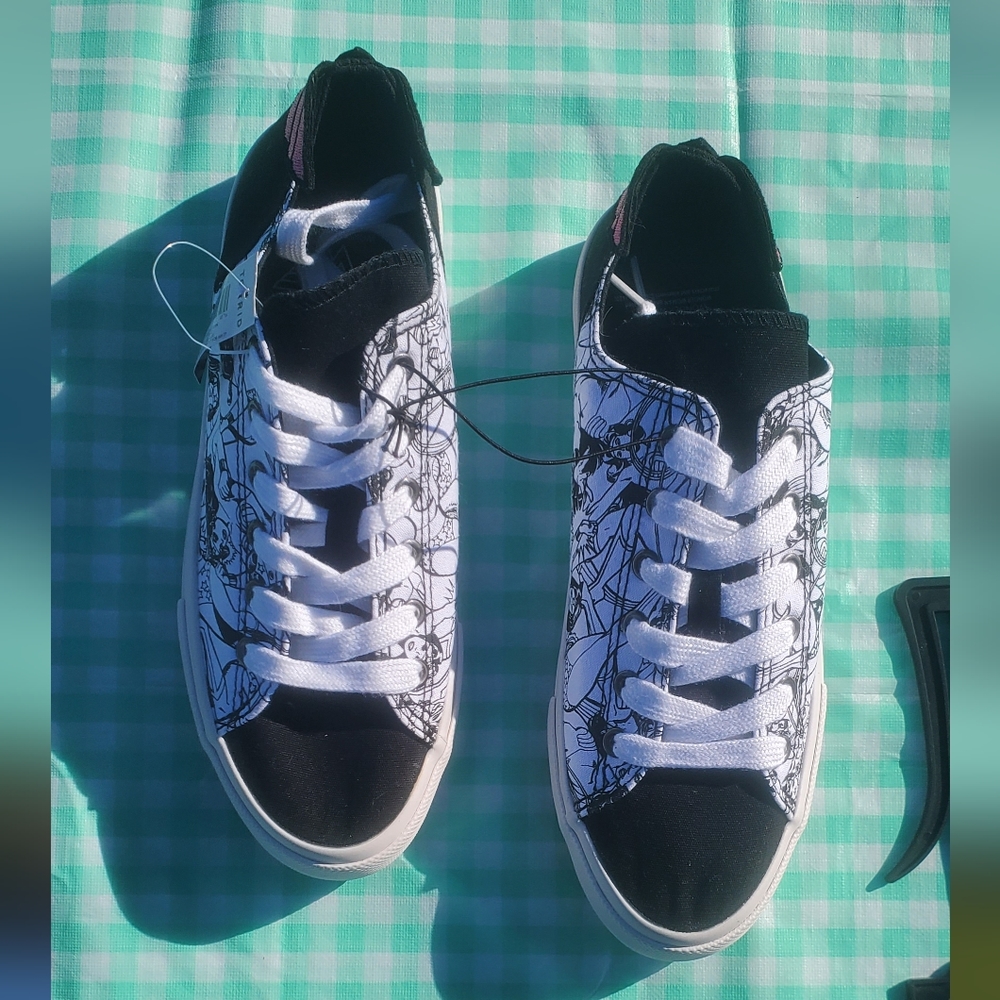 Torrid Wonder Woman tennis shoe